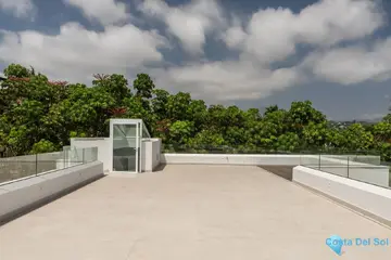 5 bedroom House for Sale in Nueva Andalucía-57150
