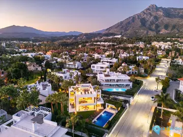 5 bedroom House for Sale in The Golden Mile-57174