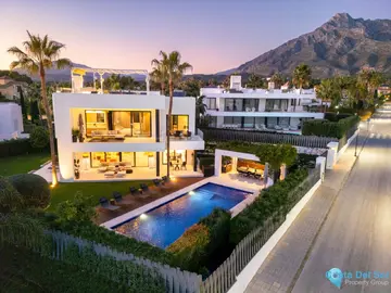 5 bedroom House for Sale in The Golden Mile-57176