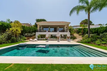 5 bedroom House for Sale in Nueva Andalucía
