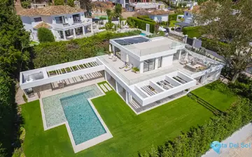 5 bedroom House for Sale in Nueva Andalucía