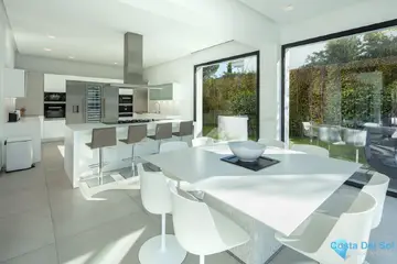5 bedroom House for Sale in Marbella-57490