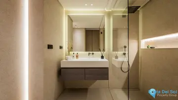 4 bedroom House for Sale in Nueva Andalucía-57500
