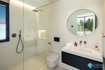 5 bedroom House for Sale in Nueva Andalucía-57550