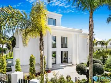6 bedroom House for Sale in The Golden Mile-57613