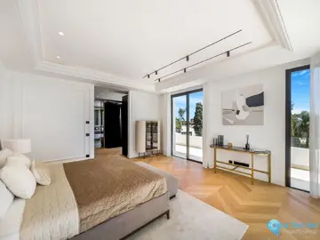6 bedroom House for Sale in The Golden Mile-57615