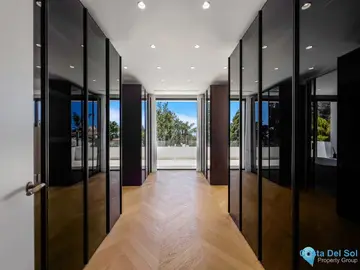 6 bedroom House for Sale in The Golden Mile-57618