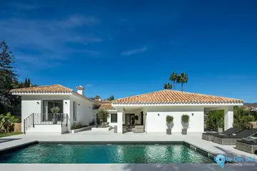 5 bedroom House for Sale in Nueva Andalucía