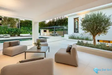 5 bedroom House for Sale in Nueva Andalucía-57790