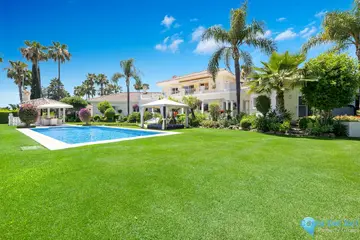 6 bedroom House for Sale in Nueva Andalucía-57808