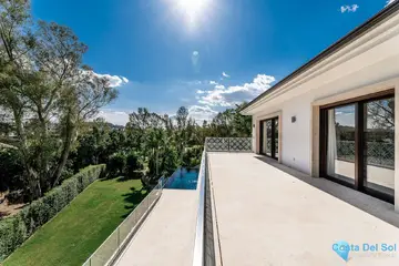 6 bedroom House for Sale in Nueva Andalucía-58058