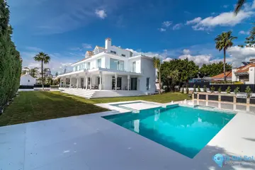 8 bedroom House for Sale in Nueva Andalucía