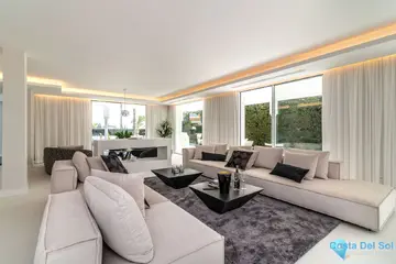 8 bedroom House for Sale in Nueva Andalucía-58142