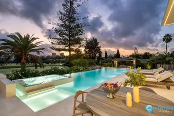 5 bedroom House for Sale in Nueva Andalucía