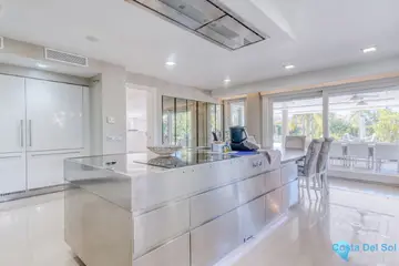 8 bedroom House for Sale in Bahía de Marbella-58338