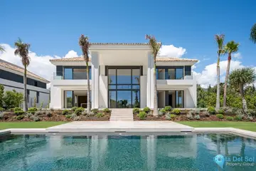 6 bedroom House for Sale in The Golden Mile-58340