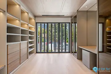 6 bedroom House for Sale in The Golden Mile-58344