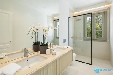 6 bedroom House for Sale in Nueva Andalucía-58370