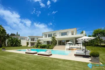 6 bedroom House for Sale in Nueva Andalucía-58419