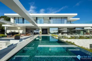 8 bedroom House for Sale in Benahavís