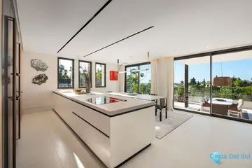 5 bedroom House for Sale in Marbella-58639