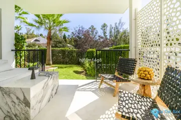 3 bedroom Apartment for Sale in Nueva Andalucía-11650
