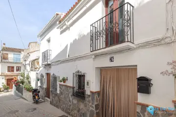 4 bedroom House for Sale in Yunquera