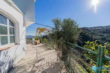4 bedroom House for Sale in Tolox