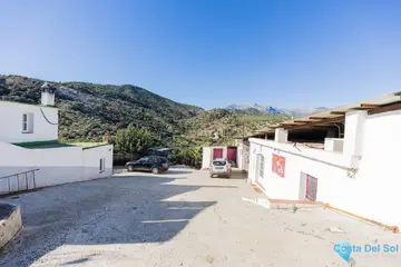 4 bedroom House for Sale in Tolox-61047