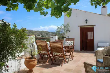 4 bedroom House for Sale in Almachar