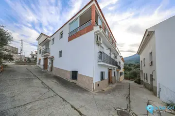 4 bedroom House for Sale in Tolox