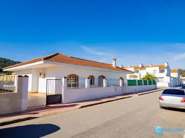4 bedroom House for Sale in Humilladero