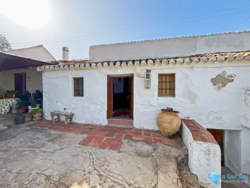5 bedroom House for Sale in Comares-63198
