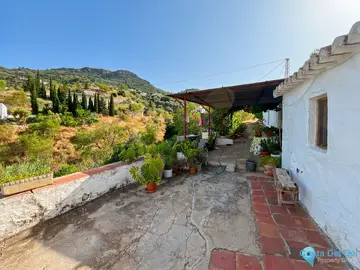 5 bedroom House for Sale in Comares-63199