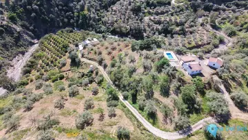 4 bedroom House for Sale in Comares