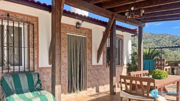 4 bedroom House for Sale in Comares-65689