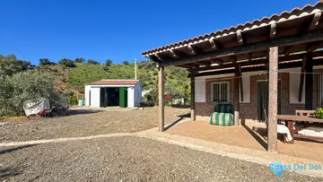 4 bedroom House for Sale in Comares-65676