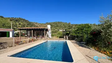 4 bedroom House for Sale in Comares-65680