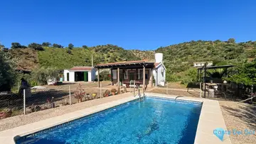 4 bedroom House for Sale in Comares-65682