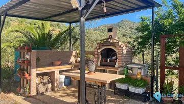 4 bedroom House for Sale in Comares-65683