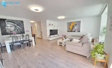 3 bedroom House for Sale in Estepona-800