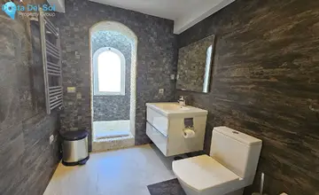 5 bedroom House for Sale in Nueva Andalucía-829