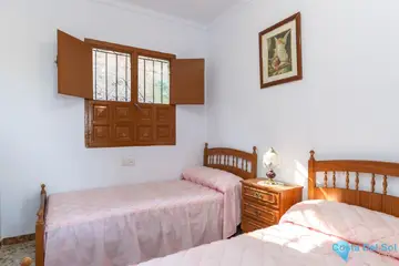 2 bedroom House for Sale in Guaro-105678