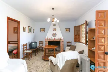 2 bedroom House for Sale in Guaro-105674
