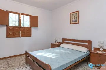 2 bedroom House for Sale in Guaro-105677