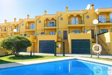 3 bedroom House for Sale in Manilva