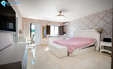 4 bedroom House for Sale in Estepona-1334