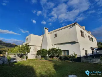 5 bedroom House for Sale in Guaro