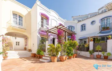2 bedroom House for Sale in Benahavís