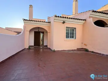 4 bedroom House for Sale in Riviera del Sol